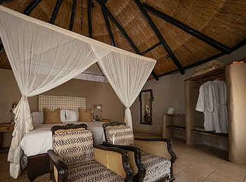 Sable Valley Lodge: Classic Rondavel Innenraum Sable Valley Lodge: Classic Rondavel Innenraum