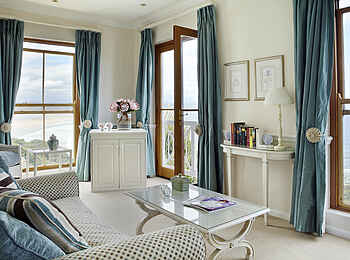 The Plettenberg: Lounge in der Premier Suite mit französischen Fenstern