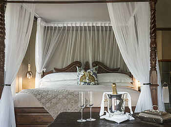 Camp Ndlovu: Champagner am Bett Camp Ndlovu: Champagner am Bett