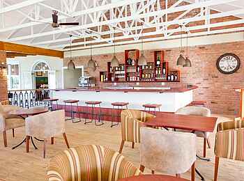 Pioneers Victoria Falls: Bar im Hauptgebäude Pioneers Victoria Falls: Bar im Hauptgebäude