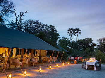 Gomoti Plains Camp: Hauptgebäude Dinner