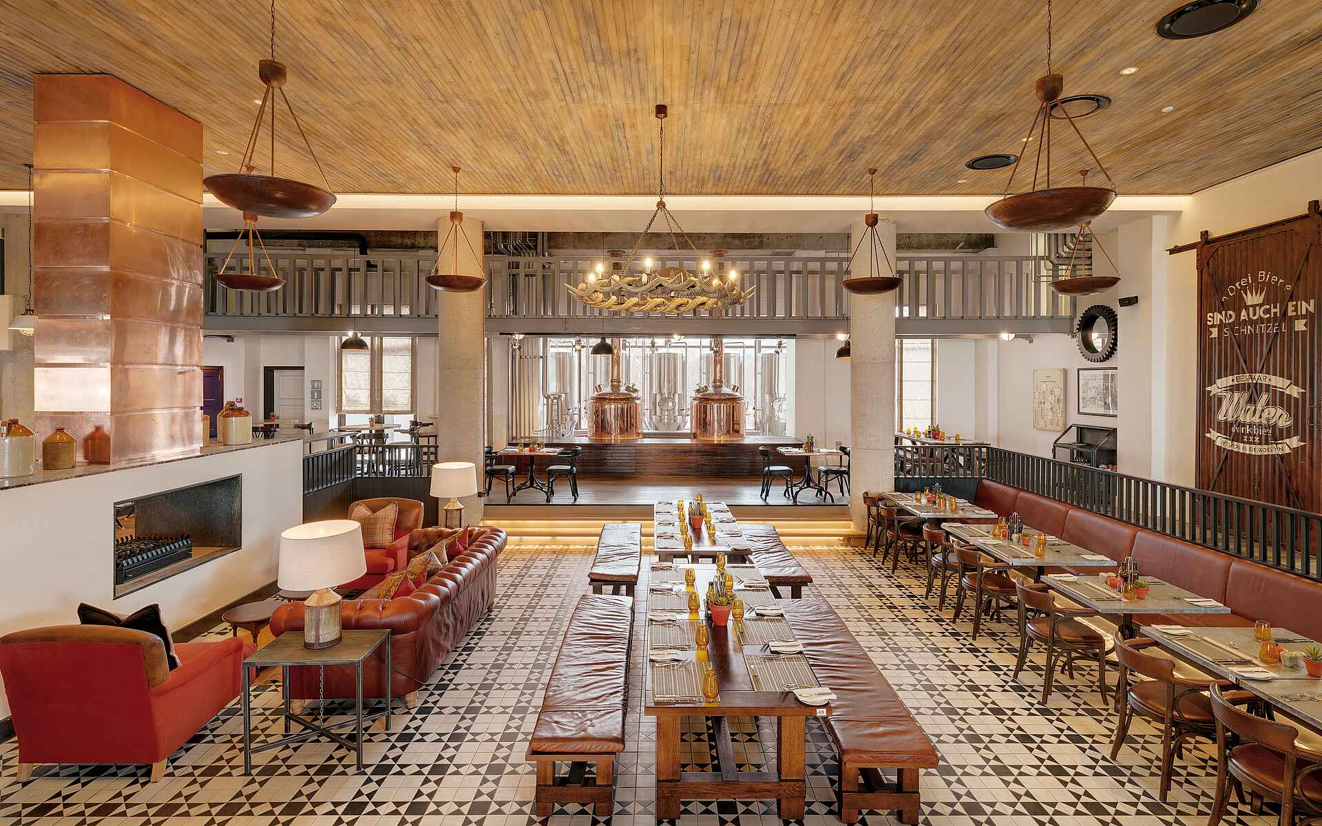 Strand Hotel Swakopmund: Braukessel im Brewer & Butcher