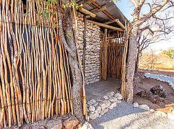 Taleni Etosha Village: Badezimmer für Campinggäste Taleni Etosha Village: Badezimmer für Campinggäste