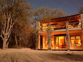 Camelthorn Lodge: Erleuchtetes Gästechalet Camelthorn Lodge: Erleuchtetes Gästechalet