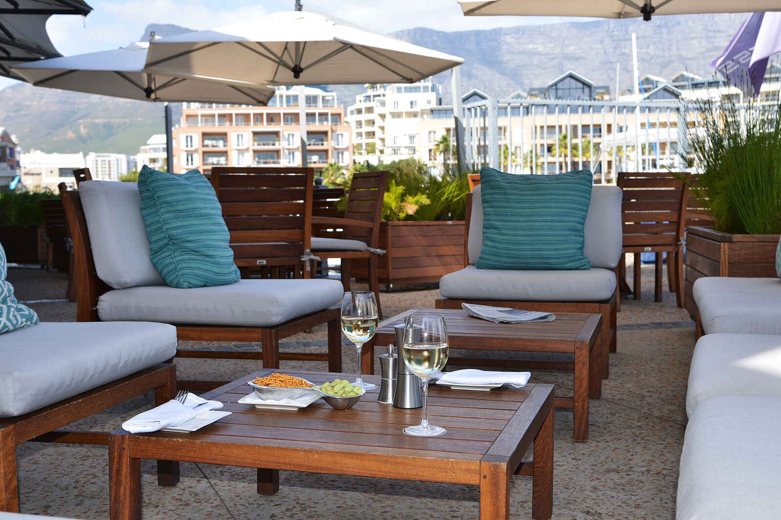 Cape Grace Hotel: Bascule Bar Terrasse am Yachthafen Cape Grace Hotel: Bascule Bar Terrasse am Yachthafen