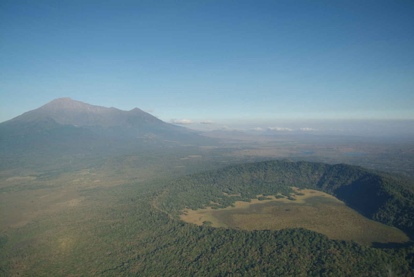 Hatari Lodge: Ngurdoto-Krater von oben Hatari Lodge: Ngurdoto-Krater von oben