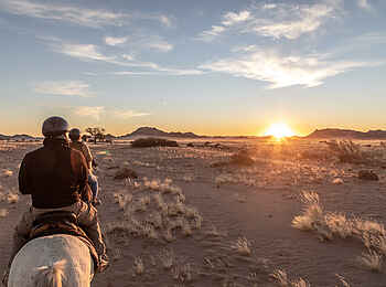 Namib Outpost: Reitausflug zum Sonnenuntergang Namib Outpost: Reitausflug zum Sonnenuntergang