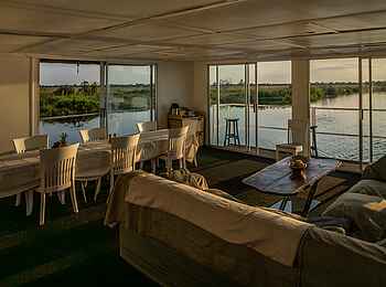 Okavango Spirit: Lounge und Essbereich Okavango Spirit: Lounge und Essbereich