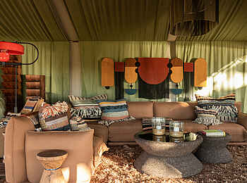 Singita Mara River Tented Camp: In der Lounge Singita Mara River Tented Camp: In der Lounge