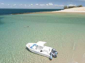 Azura Marlin Beach: Motorboot