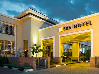 Eka Hotel: Eingangsbereich des Hotels