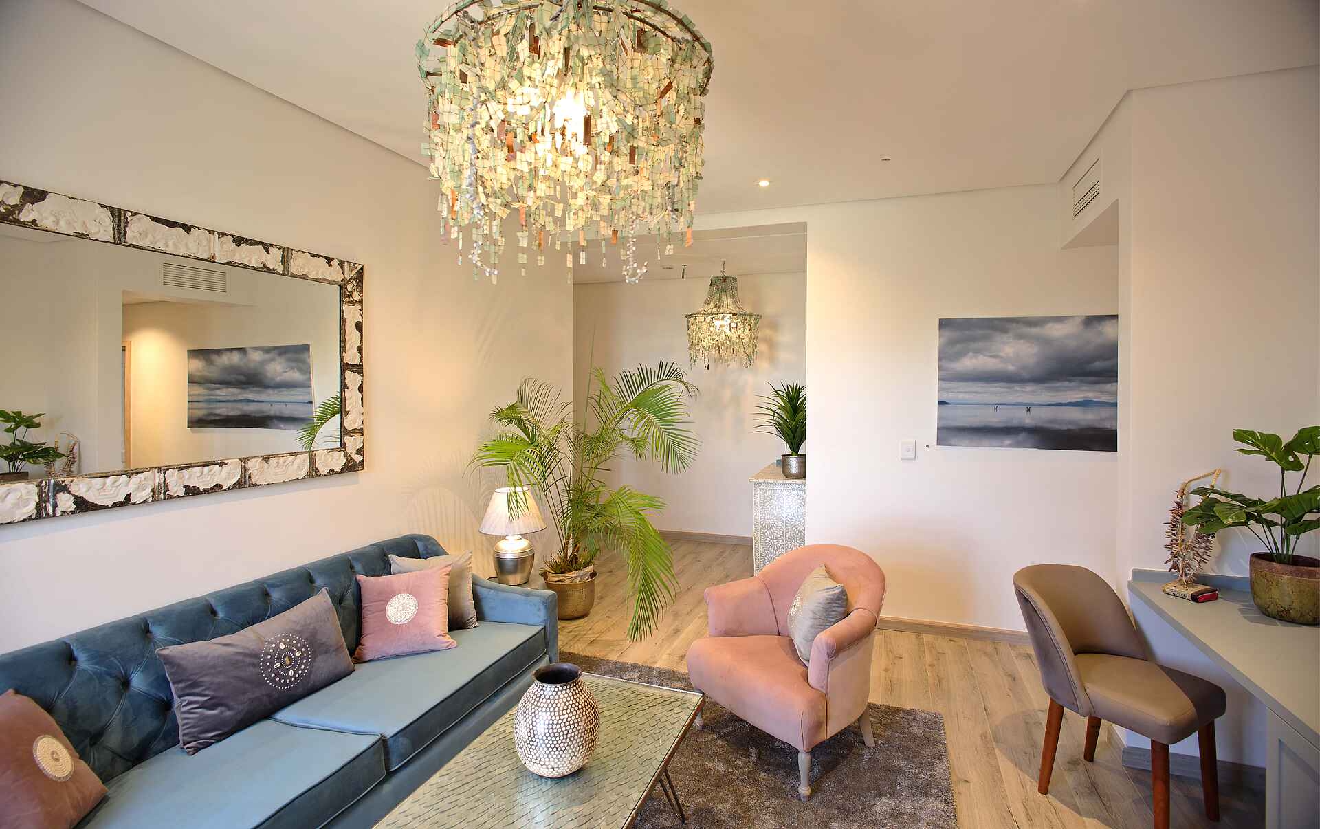 Kampala, Latitude 0, Latitude Hotels, Boutique Hotel, Makindye Hill, Diplomatic Suite, Lounge, Sessel, Sofa, Afrikarma, Afrikarma Safaris, Afrikarma Safaris - Wildnis. Hautnah., Afrikarma.de