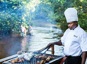 Mboko Camp: Grillen - sehr beliebte Fauna