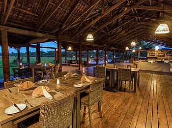 Mboko Camp: Innenansicht des Speisesaals