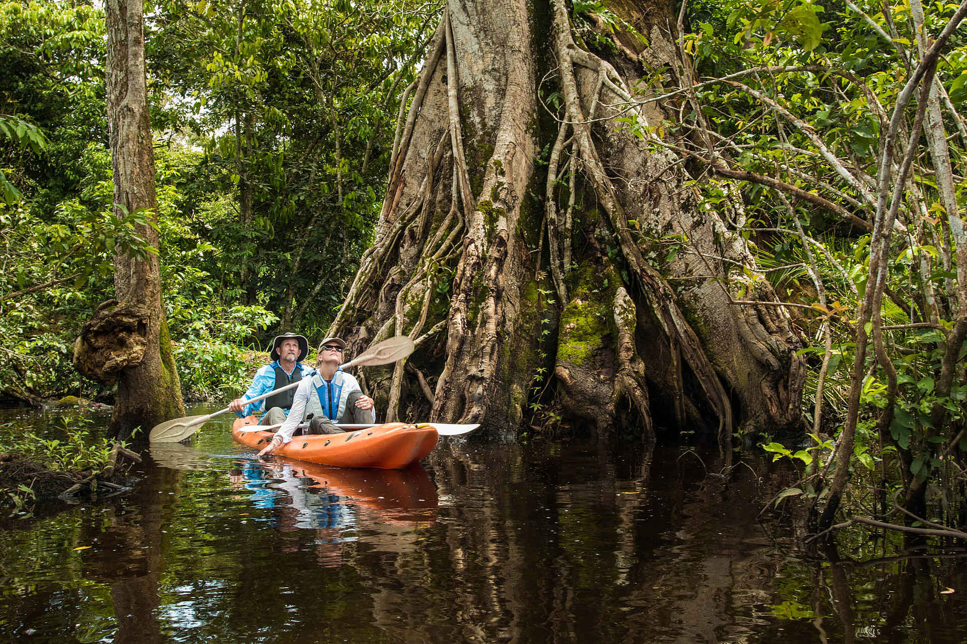 Mboko Camp: Kajakfahrt durch den Auenwald