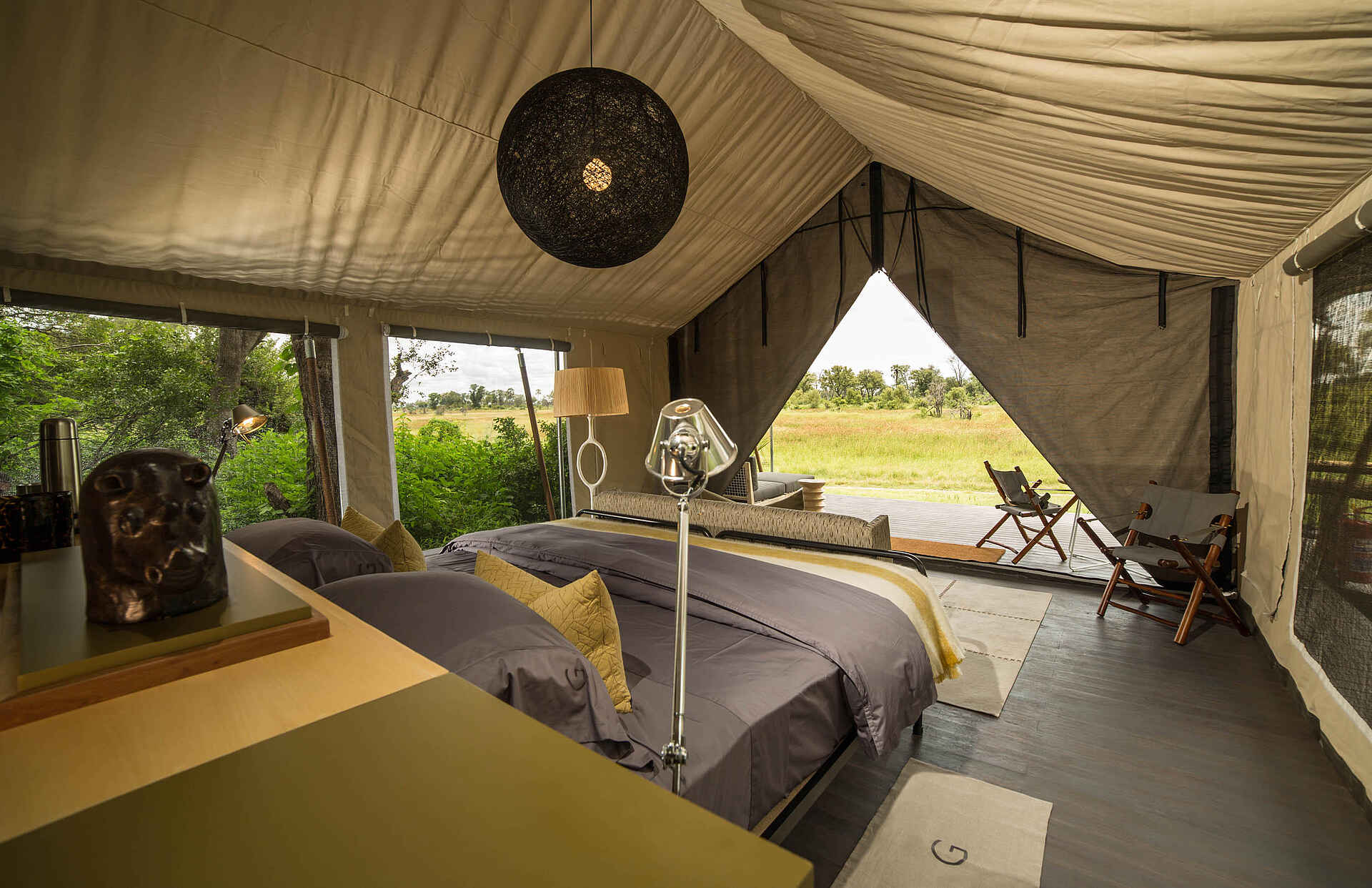 Gomoti Plains Camp: Luxury Family Tent Blick hinaus