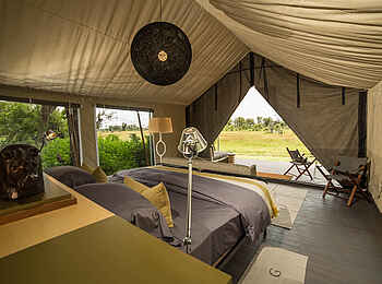 Gomoti Plains Camp: Luxury Family Tent Blick hinaus