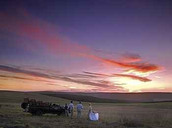 Gorah Elephant Camp: Sundowner bei einer Pirschfahrt Gorah Elephant Camp: Sundowner bei einer Pirschfahrt