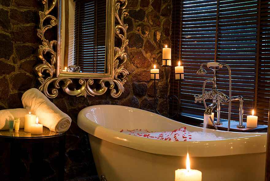 Lake Manyara Kilimamoja Lodge: Freistehende Badewanne Lake Manyara Kilimamoja Lodge: Freistehende Badewanne