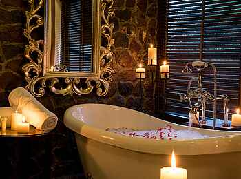 Lake Manyara Kilimamoja Lodge: Freistehende Badewanne