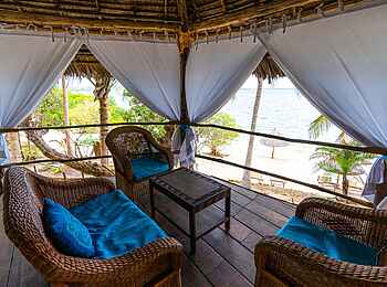 Pole Pole Bungalows: Überdachte Lounge