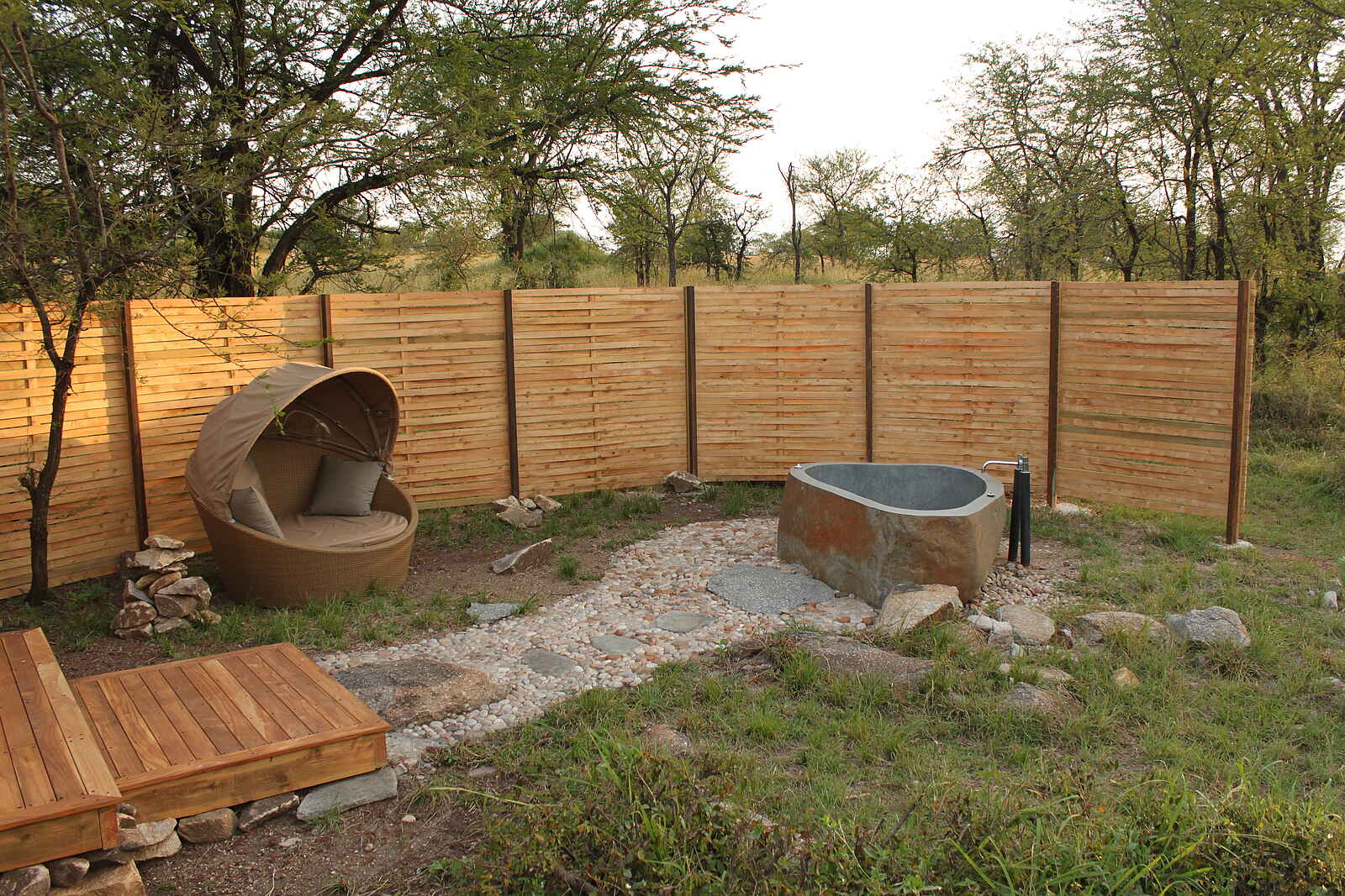 Sayari Camp: Freluftbad an der Honeymoon-Suite Sayari Camp: Freluftbad an der Honeymoon-Suite