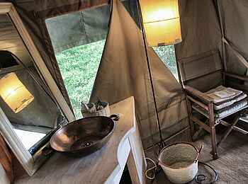 Serian's Serengeti Mobile Kusini Camp: Safari Tent Badezimmer