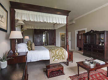 Founders Lodge by Mantis: Himmelbett Founders Lodge by Mantis: Himmelbett