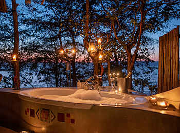 Changa Safari Camp: Badewanne im Freien Changa Safari Camp: Badewanne im Freien