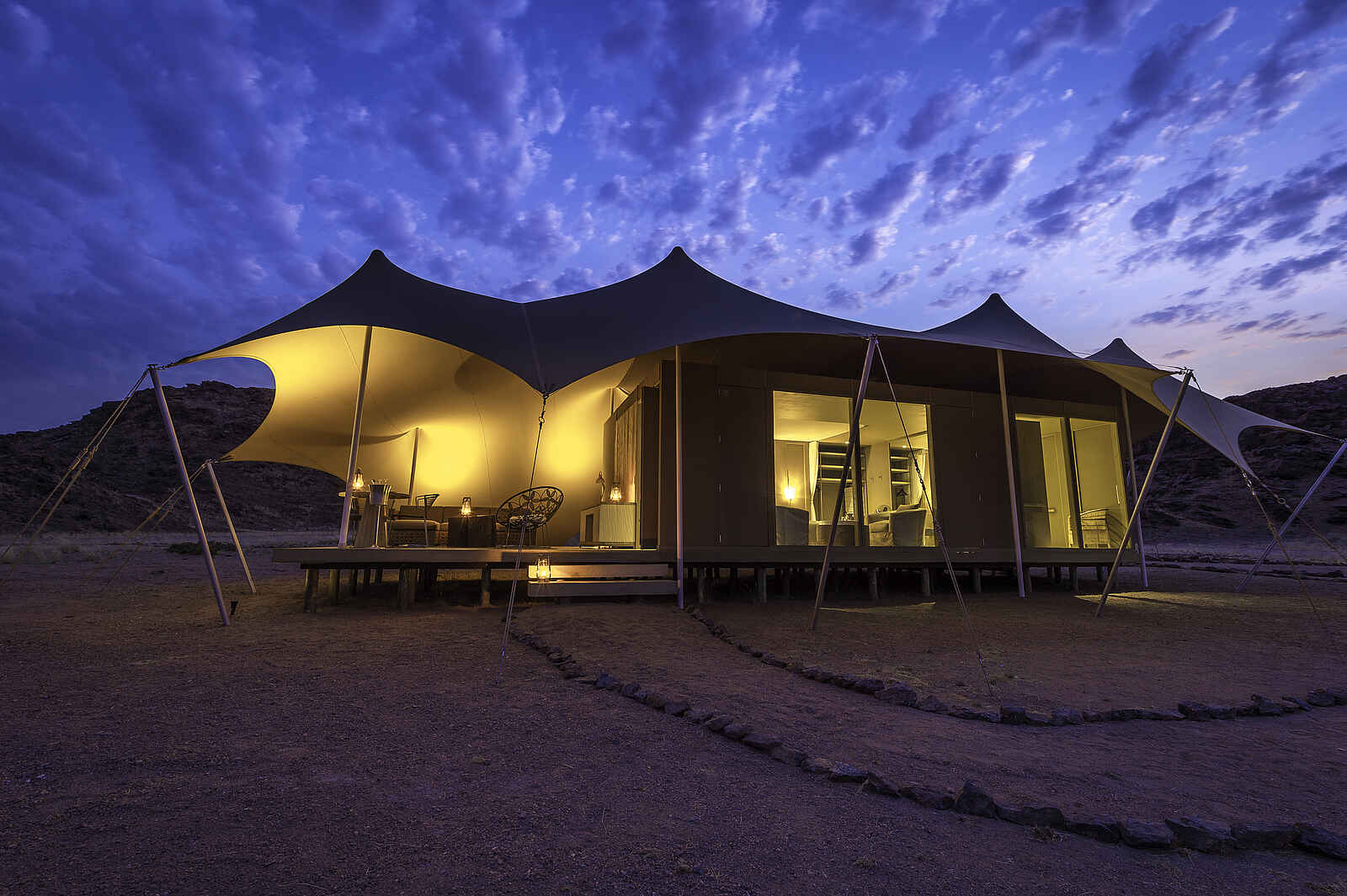 Hoanib Skeleton Coast Camp: Gästezelt bei Nacht Hoanib Skeleton Coast Camp: Gästezelt bei Nacht