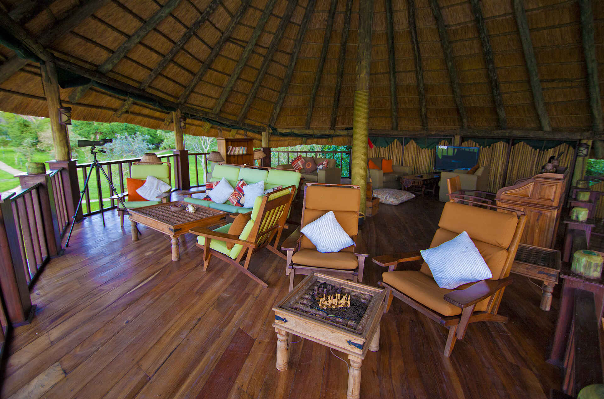 Katavi National Park, Katisunga Ebene, Katuma Bush Lodge, Mbali Mbali Safaris, Lounge, Sessel, Sofa, Afrikarma, Afrikarma Safaris, Afrikarma Safaris – Wildnis. Hautnah., afrikarma.de