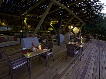 Ongava Lodge: Hauptdeck Ongava Lodge: Hauptdeck
