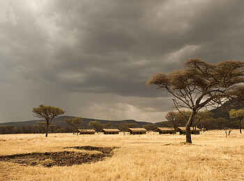 Serengeti Kati Kati Tented Camp: Unwetterwolken Serengeti Kati Kati Tented Camp: Unwetterwolken