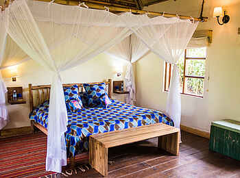 Volcanoes Bwindi Lodge: Die Betten sind mit Moskitonetzen ausgestattet