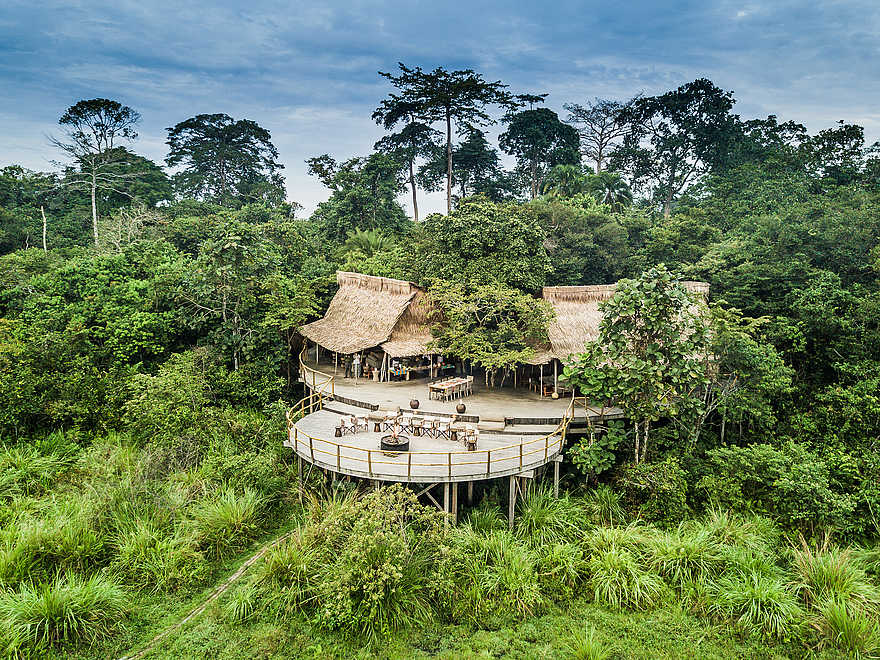 Lango Camp: Außenansicht der Hauptlodge Lango Camp: Außenansicht der Hauptlodge