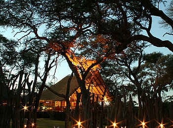 Elephant Valley Lodge: Candlelight-Dinner Elephant Valley Lodge: Candlelight-Dinner