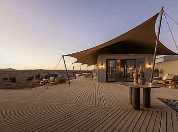 Kulala Desert Lodge: Großzügige Terrasse