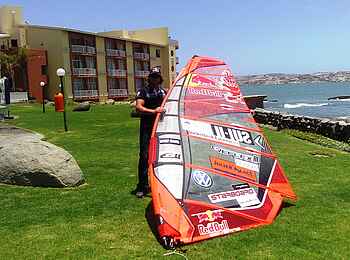 Lüderitz Nest Hotel: Vorbereitung zum Windsurfen
