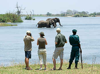 Mkulumadzi Lodge: Ausblick während einer Walking Safari