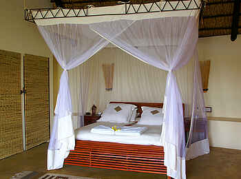 Mukambi Safari Lodge: Familienvilla Master Bedroom Mukambi Safari Lodge: Familienvilla Master Bedroom