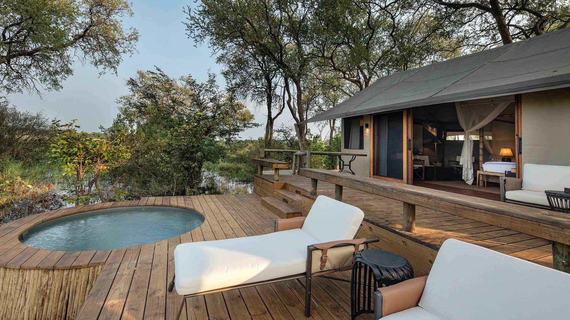 Sable Alley Camp: Honeymoonsuite Veranda Sable Alley Camp: Honeymoonsuite Veranda