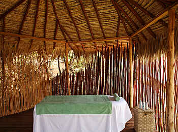 Saruni Samburu: Massageliege im Spa