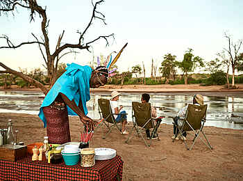 Sasaab Camp: Drinks am Fluß Sasaab Camp: Drinks am Fluß