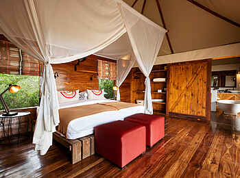 Sayari Camp: Double Tent - Bett