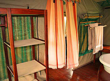 Selous Impala Camp: Hinterer Teil des Badezimmers