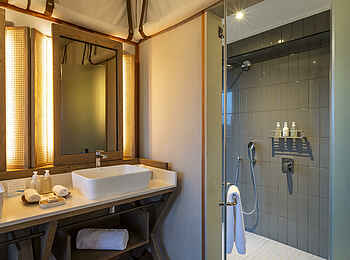 Sindile Luxury Tented Camp: Bad mit geräumiger Dusche Sindile Luxury Tented Camp: Bad mit geräumiger Dusche