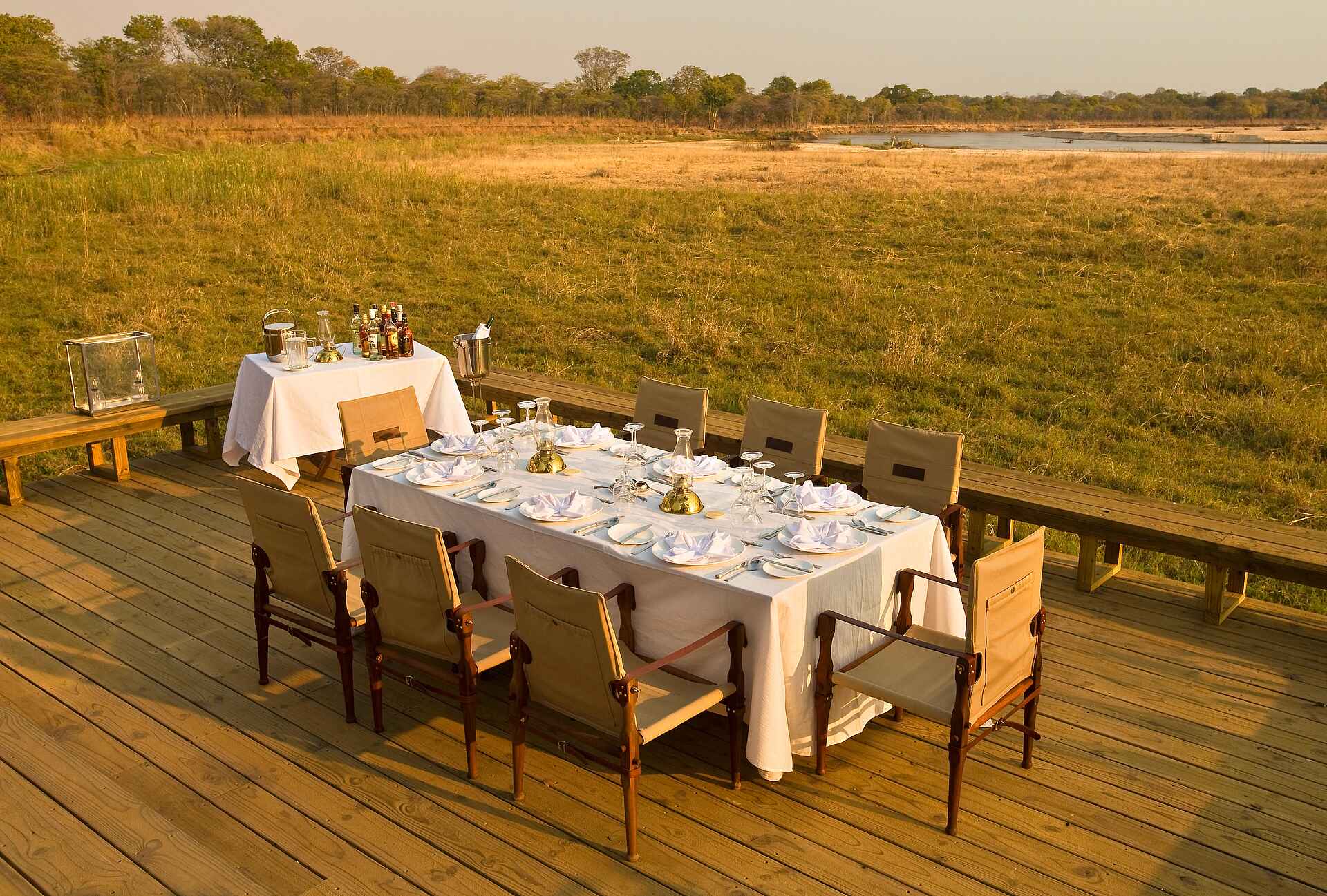 Bushcamp Company, Game Drive, Lagune, Luangwa River, Luangwa-Tal, South Luangwa National Park, Walking Safari, Zungulila Bushcamp, Deck, Kapamba, Lunch, Afrikarma, Afrikarma Safaris, Afrikarma.de, Andy Hogg, Paul Allen