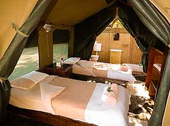 Chilo Mahove Tented Camp: Offenes Zelt mt Bad Chilo Mahove Tented Camp: Offenes Zelt mt Bad