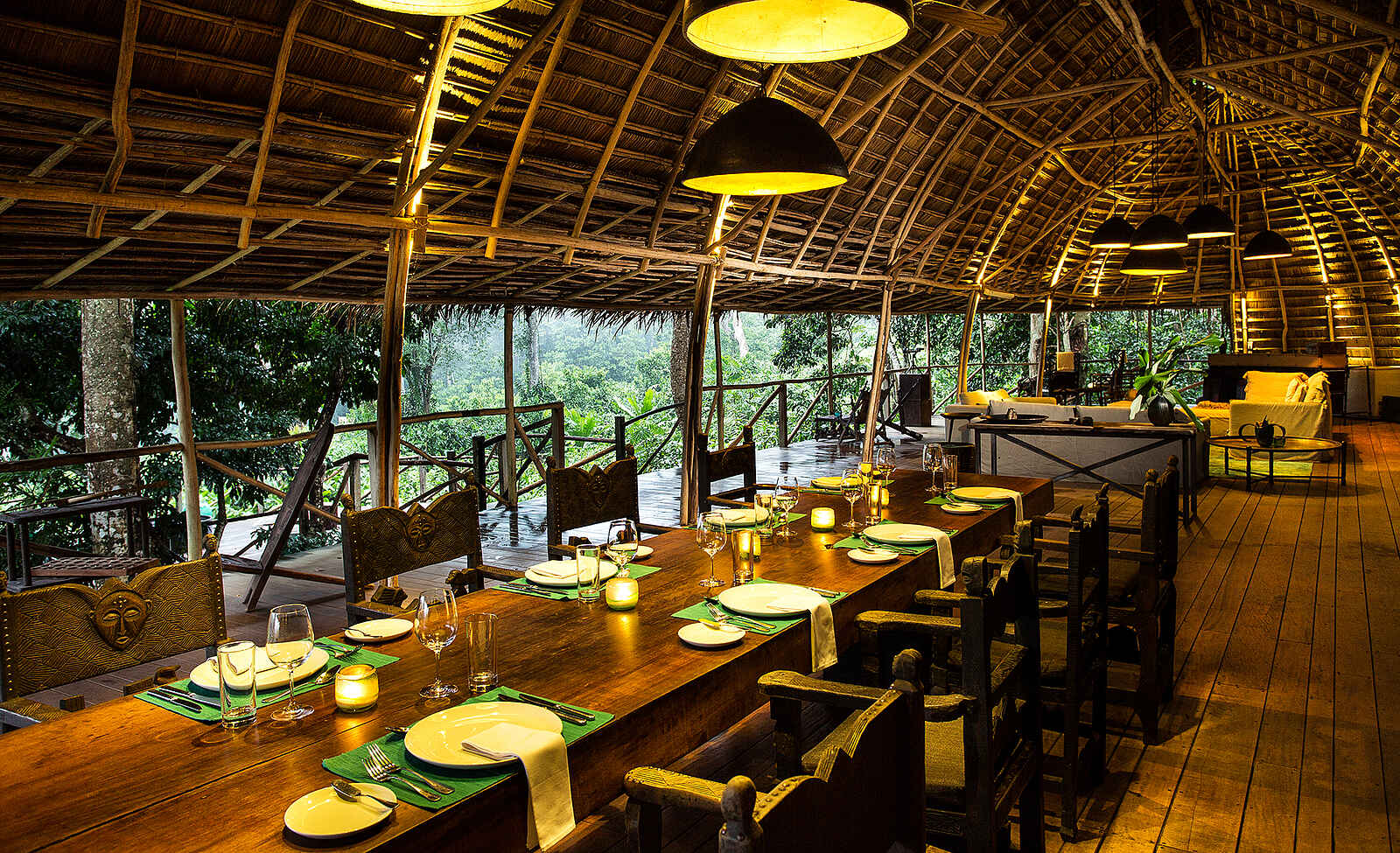 Ngaga Camp: Gedeckte Tafel Ngaga Camp: Gedeckte Tafel