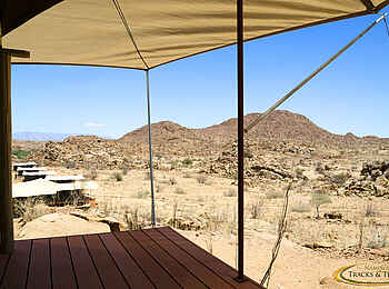 Ozondjou Trails: Blick vom Holzdeck eines Zeltes